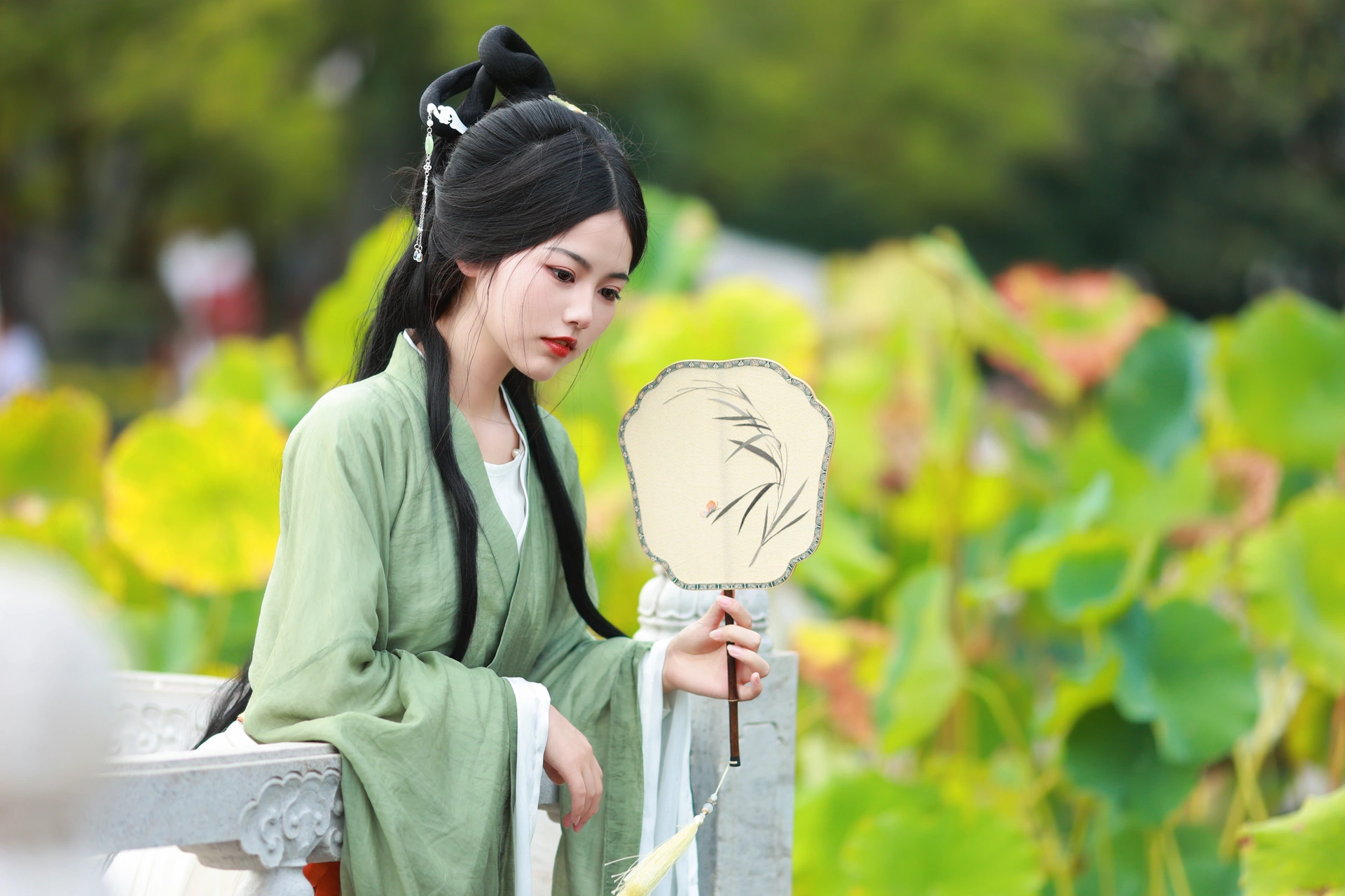 [YITUYU艺图语]2023.09.26 枯荷听雨 魚小鯉lili 2